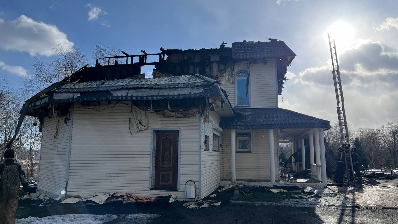 Пожар на базе отдыха в Паратунке полностью ликвидирован