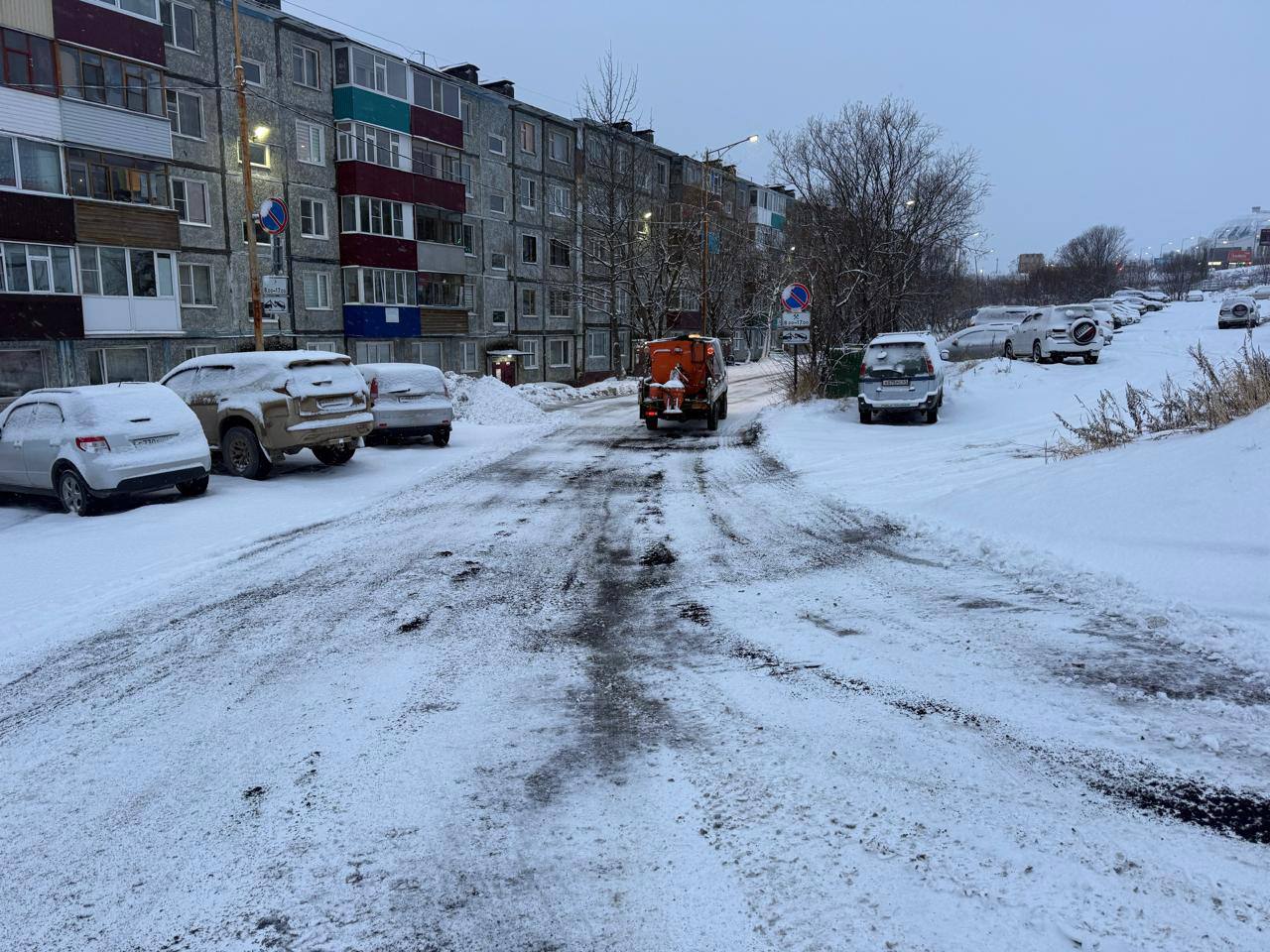 Город день за днем. 2 ноября 2025 года Дорожные службы продолжают ликвидацию последствий циклона Город день за днем. 2 ноября 2025 года Дорожные службы продолжают ликвидацию последствий циклона