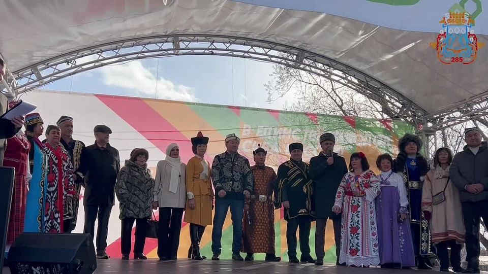 С Днём народного единства горожан поздравили представители национальных диаспор Камчатки
