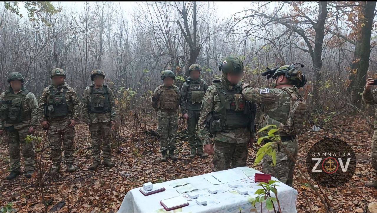 Публикуем кадры награждения военнослужащих 40-й отдельной гвардейской Краснодарско-Харбинской дважды краснознамённой ордена Жукова бригады морской пехоты Публикуем кадры награждения военнослужащих 40-й отдельной гвардейской Краснодарско-Харбинской дважды краснознамённой ордена Жукова бригады морской пехоты