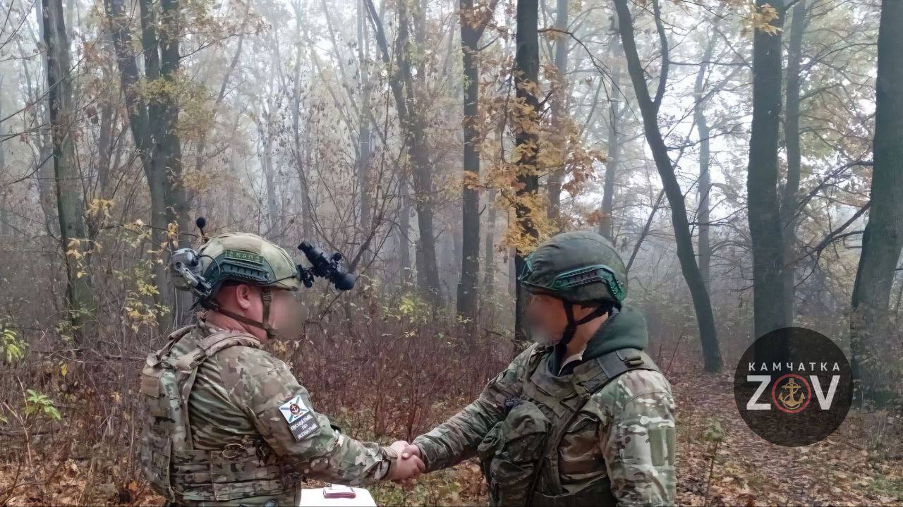 Публикуем кадры награждения военнослужащих 40-й отдельной гвардейской Краснодарско-Харбинской дважды краснознамённой ордена Жукова бригады морской пехоты Публикуем кадры награждения военнослужащих 40-й отдельной гвардейской Краснодарско-Харбинской дважды краснознамённой ордена Жукова бригады морской пехоты