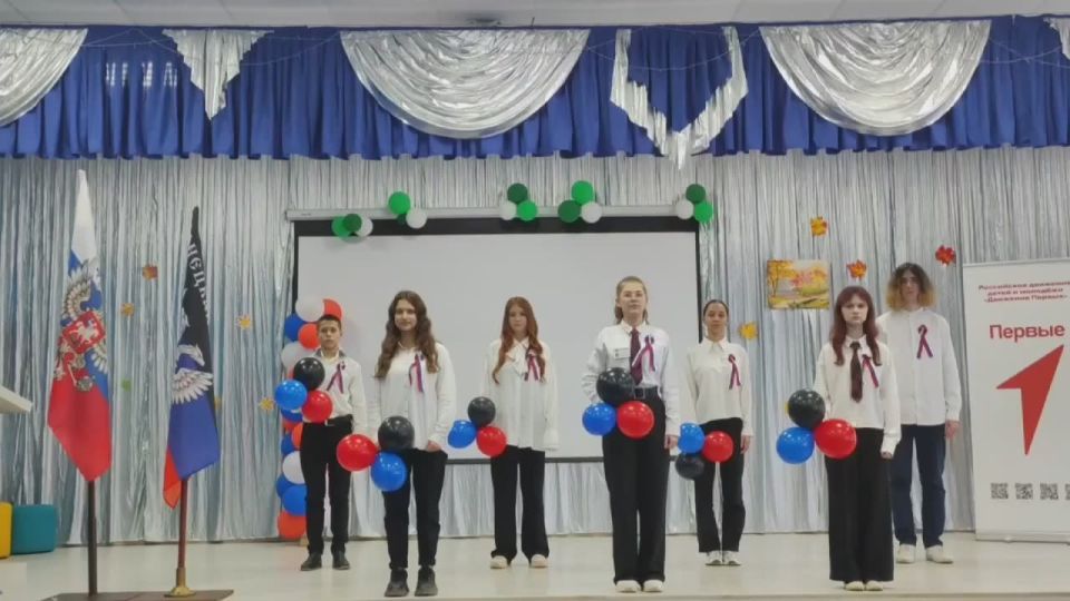 Воспитанники Светлодарских школ поздравляют жителей Петропавловска-Камчатского с Днем народного единства