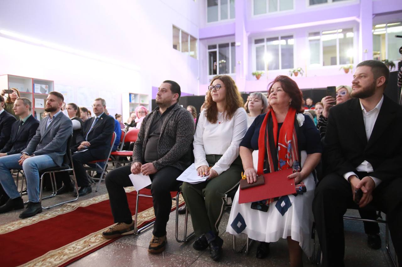 Дмитрий Тимофеев принял участие в открытии «Точки кипения» в школе № 27 Петропавловска-Камчатского Дмитрий Тимофеев принял участие в открытии «Точки кипения» в школе № 27 Петропавловска-Камчатского