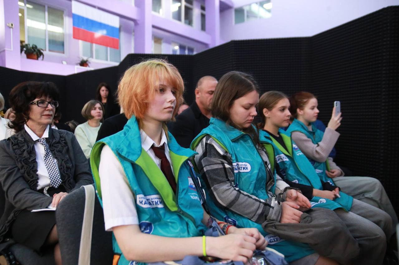 Дмитрий Тимофеев принял участие в открытии «Точки кипения» в школе № 27 Петропавловска-Камчатского Дмитрий Тимофеев принял участие в открытии «Точки кипения» в школе № 27 Петропавловска-Камчатского