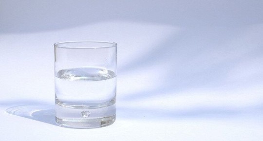 Как правильно утолить жажду в жаркие дни: советы экспертов