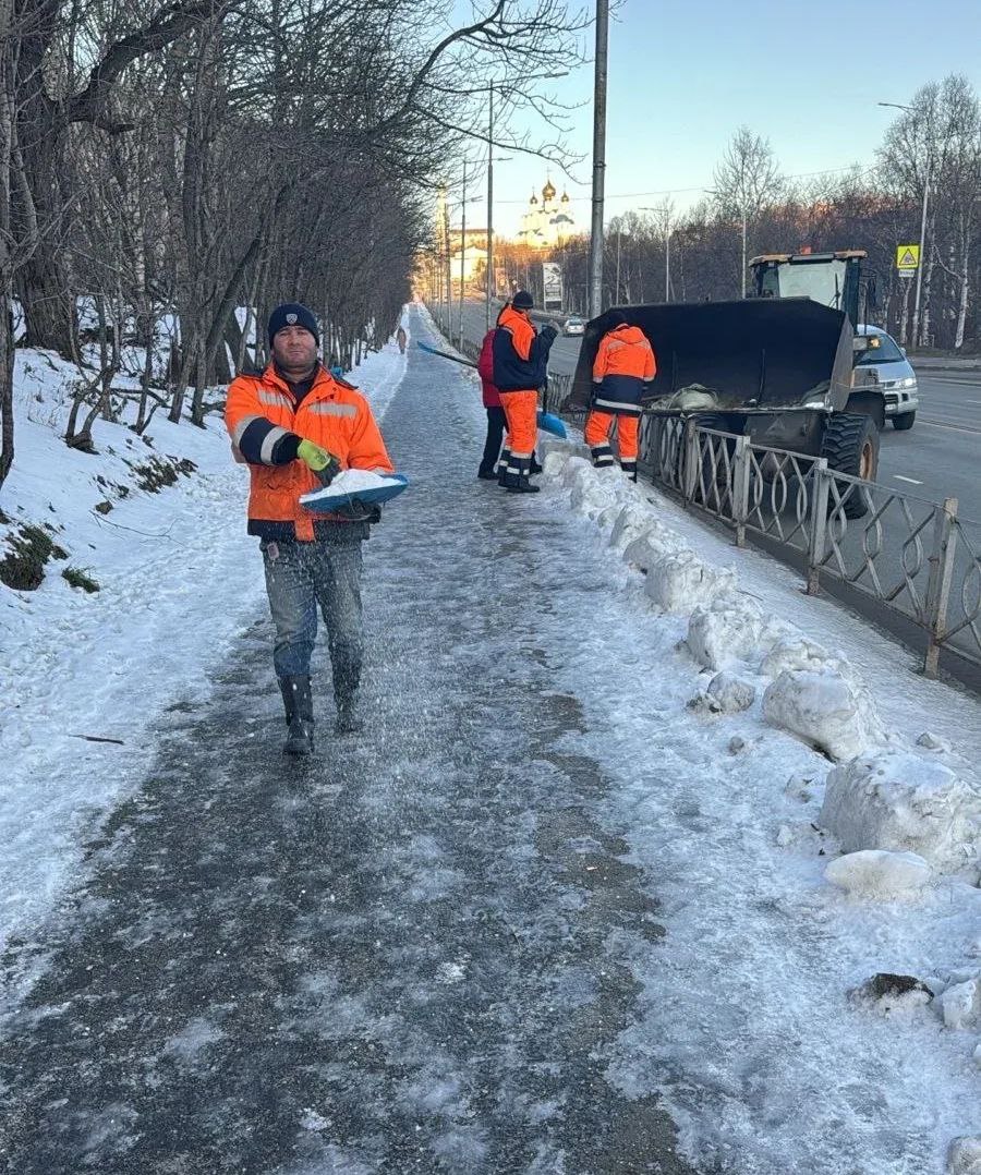 В Петропавловске-Камчатском продолжаются работы по расчистке городских территорий В Петропавловске-Камчатском продолжаются работы по расчистке городских территорий