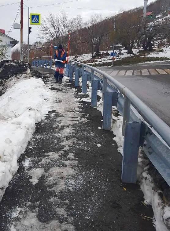 Город день за днем. 6 ноября 2025 года На дорогах Петропавловска-Камчатского продолжают работать спецтехника и бригады ручного труда Город день за днем. 6 ноября 2025 года На дорогах Петропавловска-Камчатского продолжают работать спецтехника и бригады ручного труда