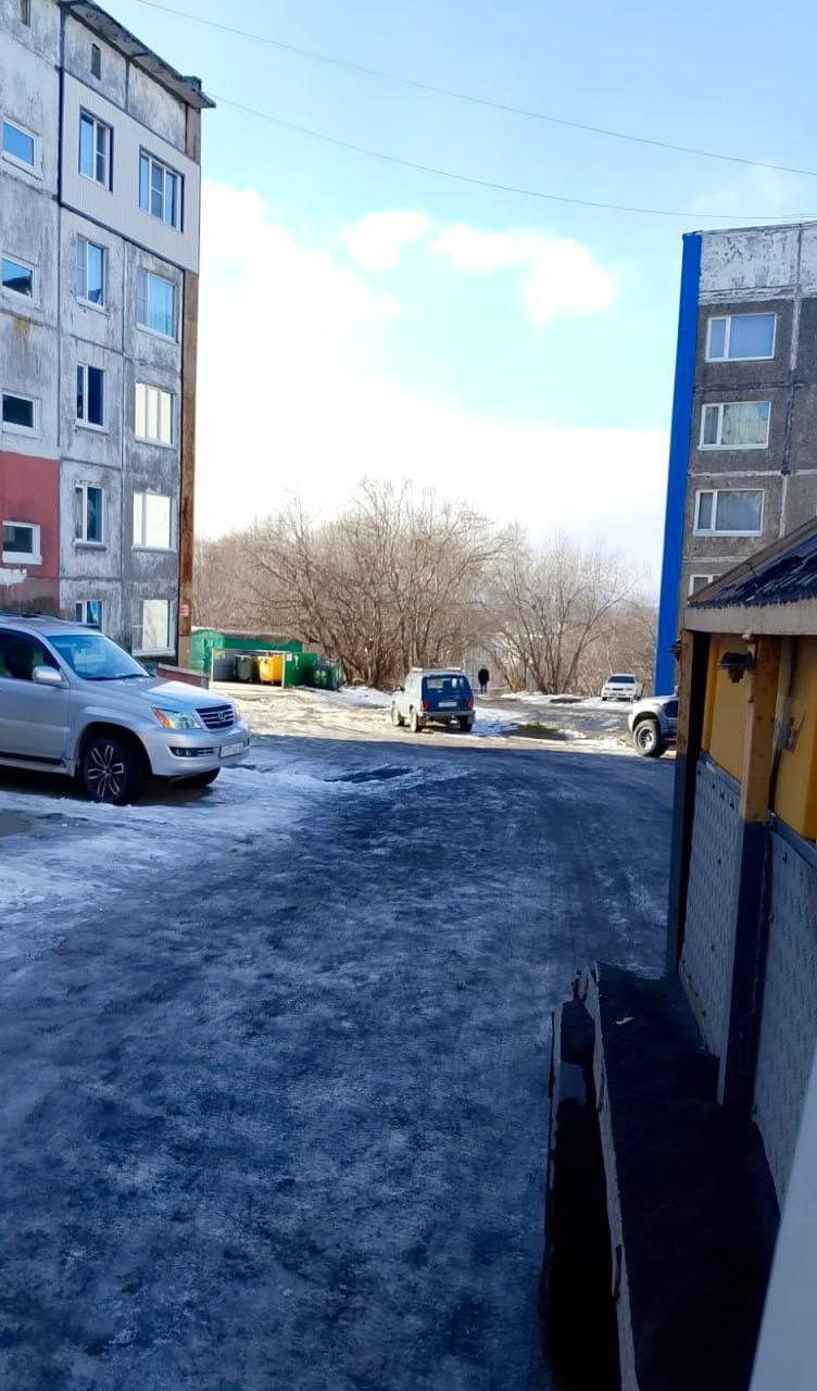 Город день за днем. 6 ноября 2025 года На дорогах Петропавловска-Камчатского продолжают работать спецтехника и бригады ручного труда Город день за днем. 6 ноября 2025 года На дорогах Петропавловска-Камчатского продолжают работать спецтехника и бригады ручного труда