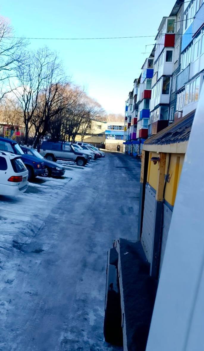 Город день за днем. 6 ноября 2025 года На дорогах Петропавловска-Камчатского продолжают работать спецтехника и бригады ручного труда Город день за днем. 6 ноября 2025 года На дорогах Петропавловска-Камчатского продолжают работать спецтехника и бригады ручного труда