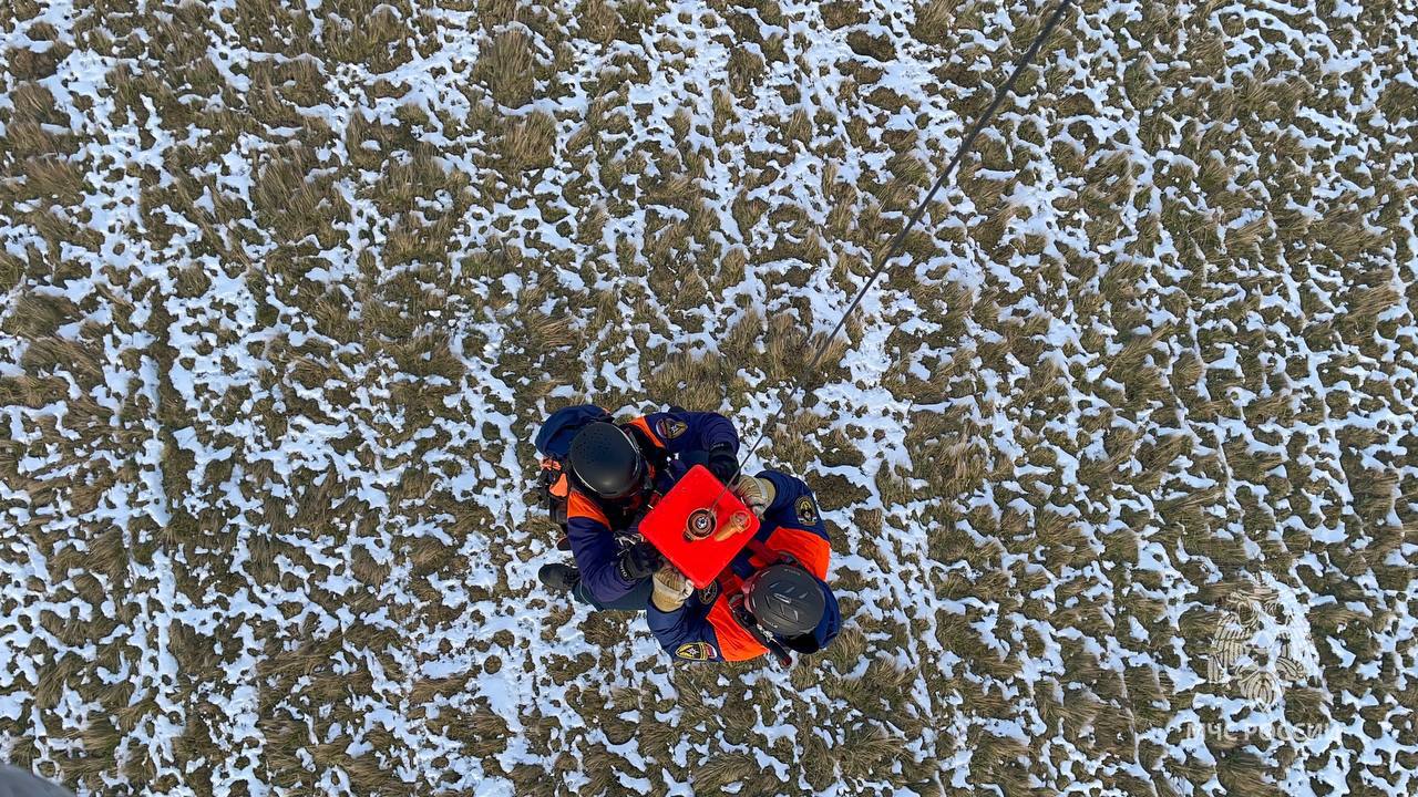 Камчатские спасатели провели тренировку по беспарашютному десантированию Камчатские спасатели провели тренировку по беспарашютному десантированию