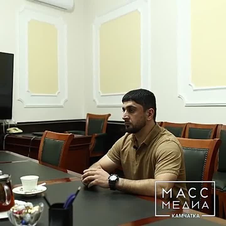 Губернатор встретился с Героем России Хантемиром Султановым