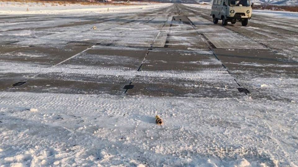 Ан-26 задел фонарь при заходе на посадку