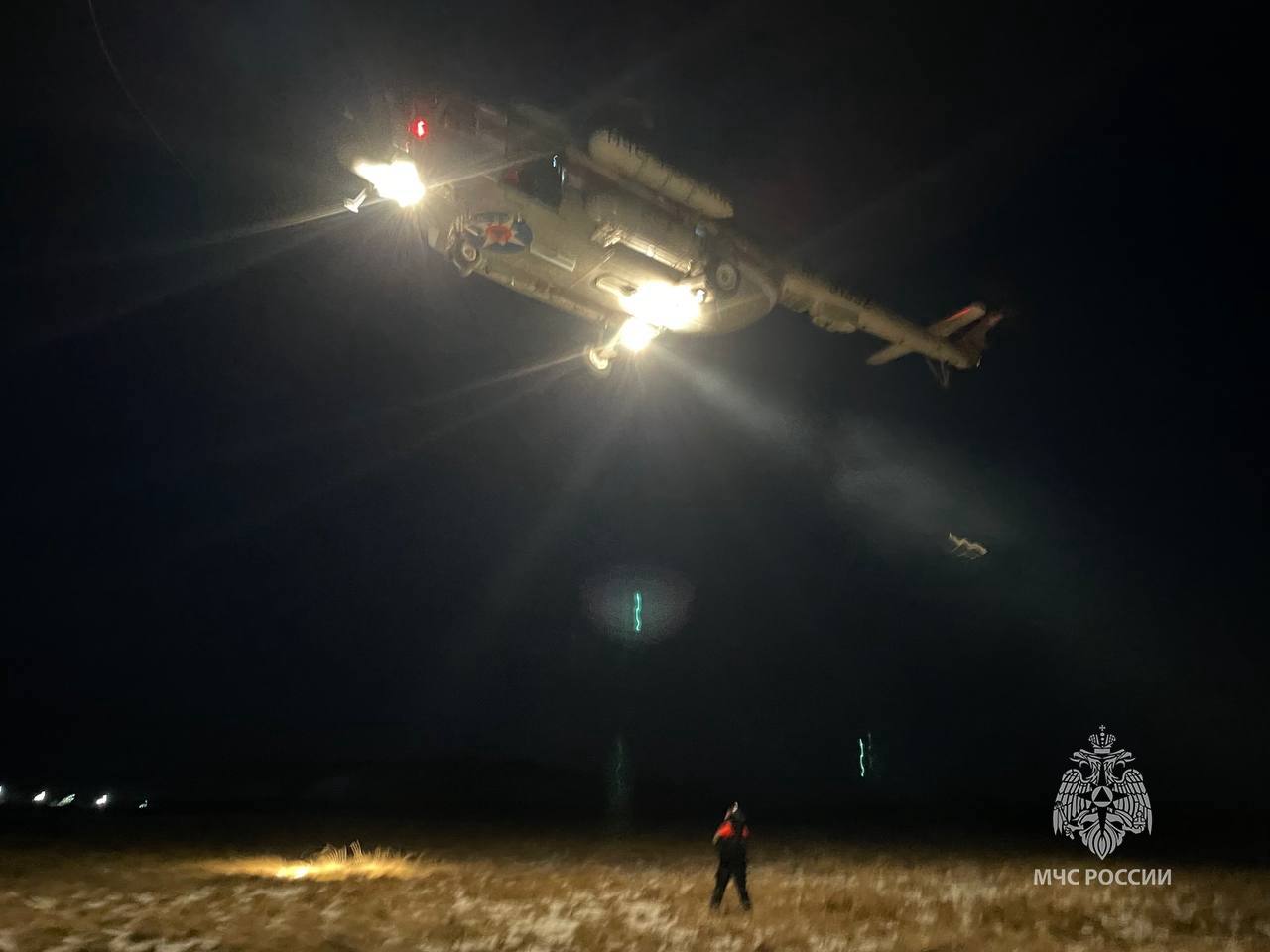 Камчатские спасатели провели тренировку по беспарашютному десантированию Камчатские спасатели провели тренировку по беспарашютному десантированию