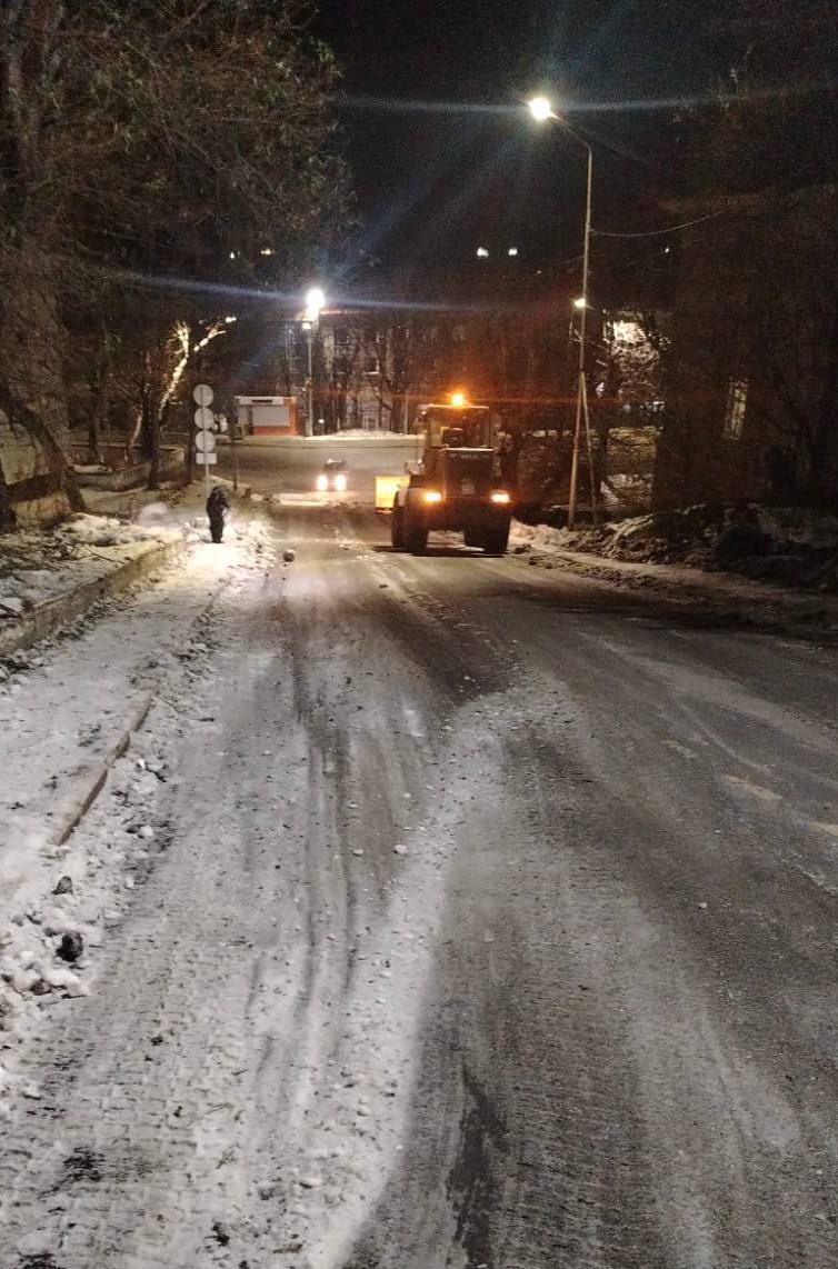 Город день за днём. 7 ноября 2025 года В Петропавловске-Камчатском продолжаются работы по расчистке городских территорий Город день за днём. 7 ноября 2025 года В Петропавловске-Камчатском продолжаются работы по расчистке городских территорий