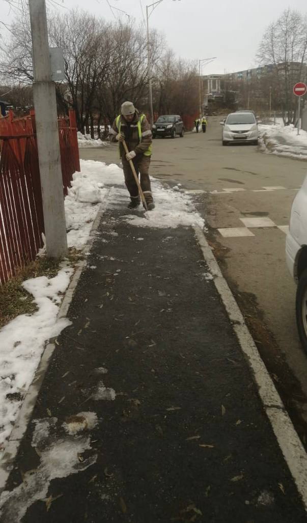 Город день за днём. 7 ноября 2025 года В Петропавловске-Камчатском продолжаются работы по расчистке городских территорий Город день за днём. 7 ноября 2025 года В Петропавловске-Камчатском продолжаются работы по расчистке городских территорий