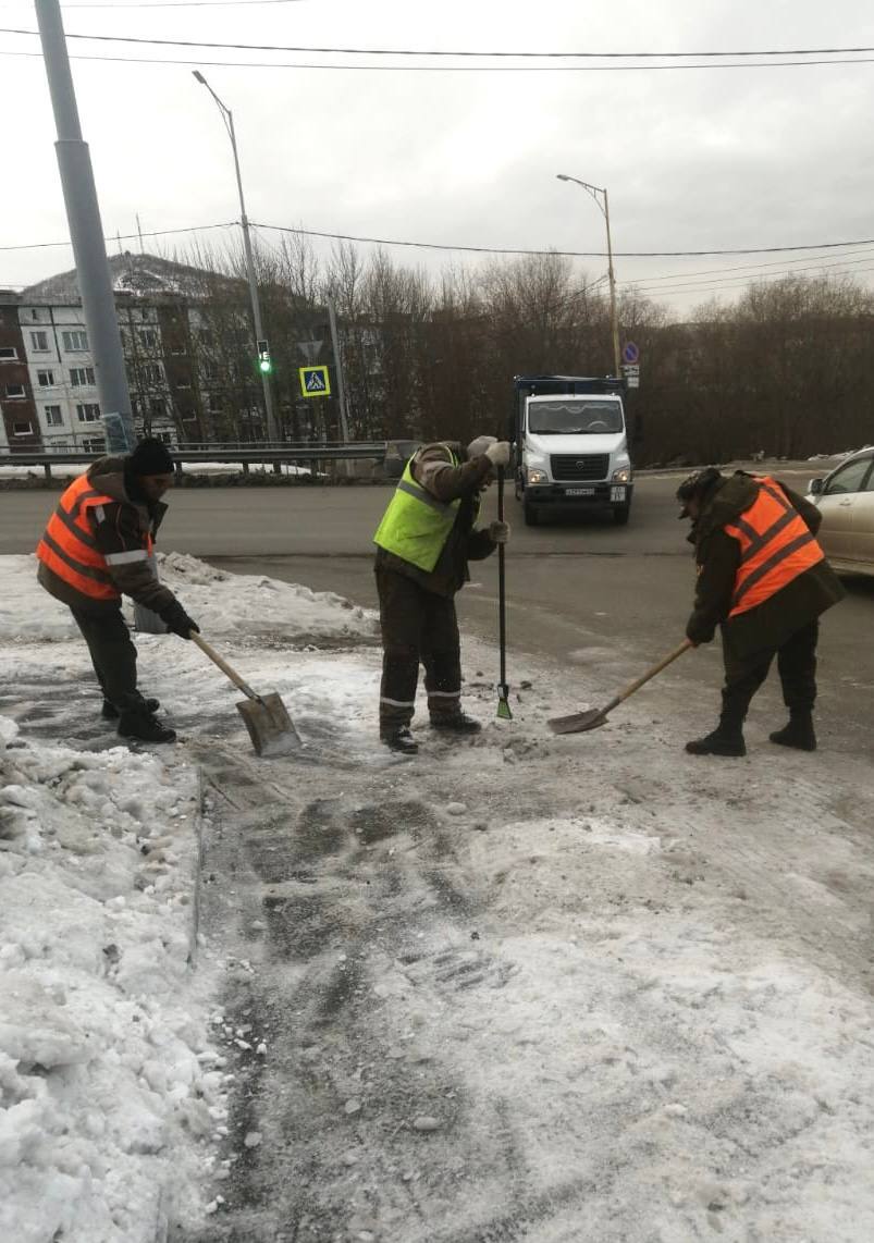 Город день за днём. 7 ноября 2025 года В Петропавловске-Камчатском продолжаются работы по расчистке городских территорий Город день за днём. 7 ноября 2025 года В Петропавловске-Камчатском продолжаются работы по расчистке городских территорий