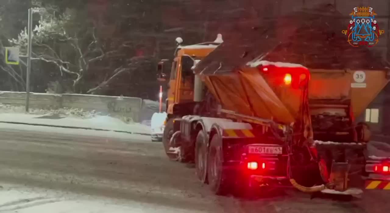 На основных магистралях работает специализированная техника