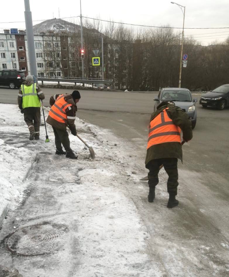 Город день за днём. 7 ноября 2025 года В Петропавловске-Камчатском продолжаются работы по расчистке городских территорий Город день за днём. 7 ноября 2025 года В Петропавловске-Камчатском продолжаются работы по расчистке городских территорий