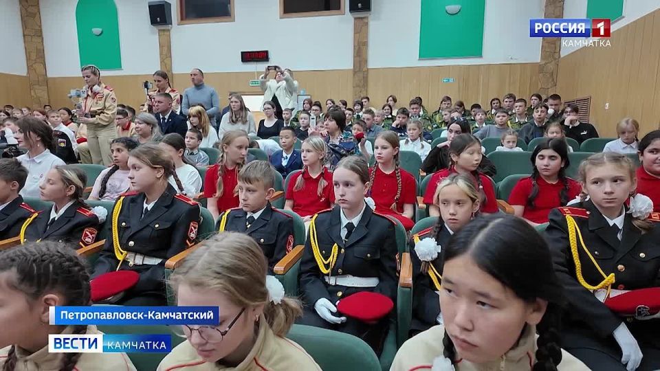 Более 100 школьников пополнили ряды "Юнармии" в ходе торжественной церемонии базе клуба воинской части N 10103, 40 бригады морской пехоты