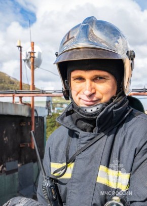 Пожарный первой пожарно-спасательной части города Петропавловска-Камчатского Виталий Артемчук