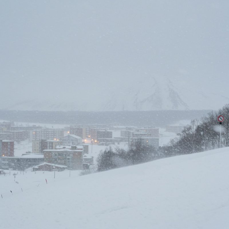 Циклон несет на Камчатку снежную бурю