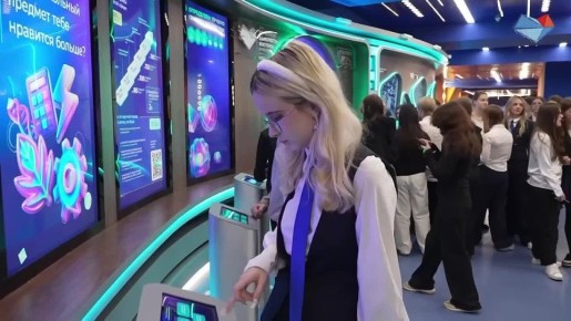 Глава Минвостокразвития России Алексей Чекунков посетил экспозицию «Дни регионов Дальнего Востока в Москве»