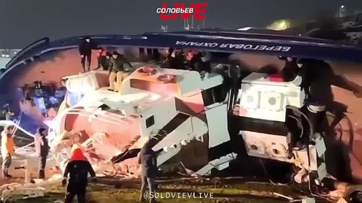 В Петропавловске-Камчатском перевернулось судно вместе с людьми