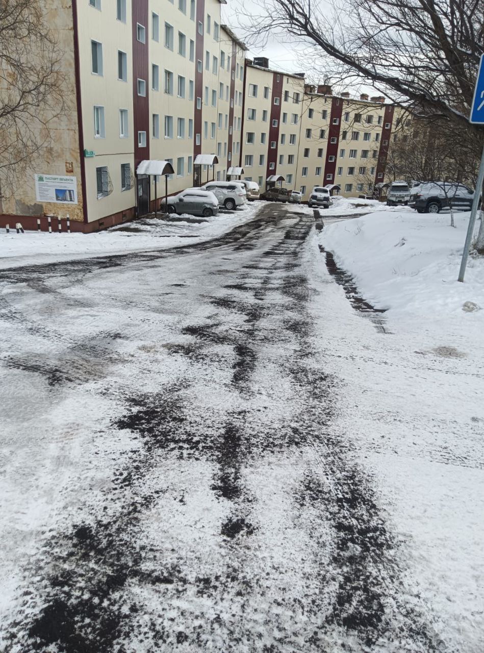 Город день за днём. 8 ноября 2025 года Коммунальные службы продолжают мероприятия по расчистке и обработке противогололедными материалами городских территорий Город день за днём. 8 ноября 2025 года Коммунальные службы продолжают мероприятия по расчистке и обработке противогололедными материалами городских территорий