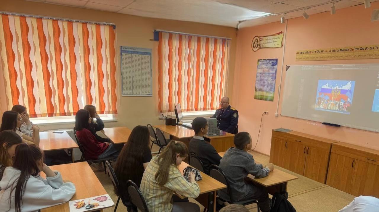 Офицеры территориальных подразделений СКР провели для камчатских школьников патриотические занятия Офицеры территориальных подразделений СКР провели для камчатских школьников патриотические занятия
