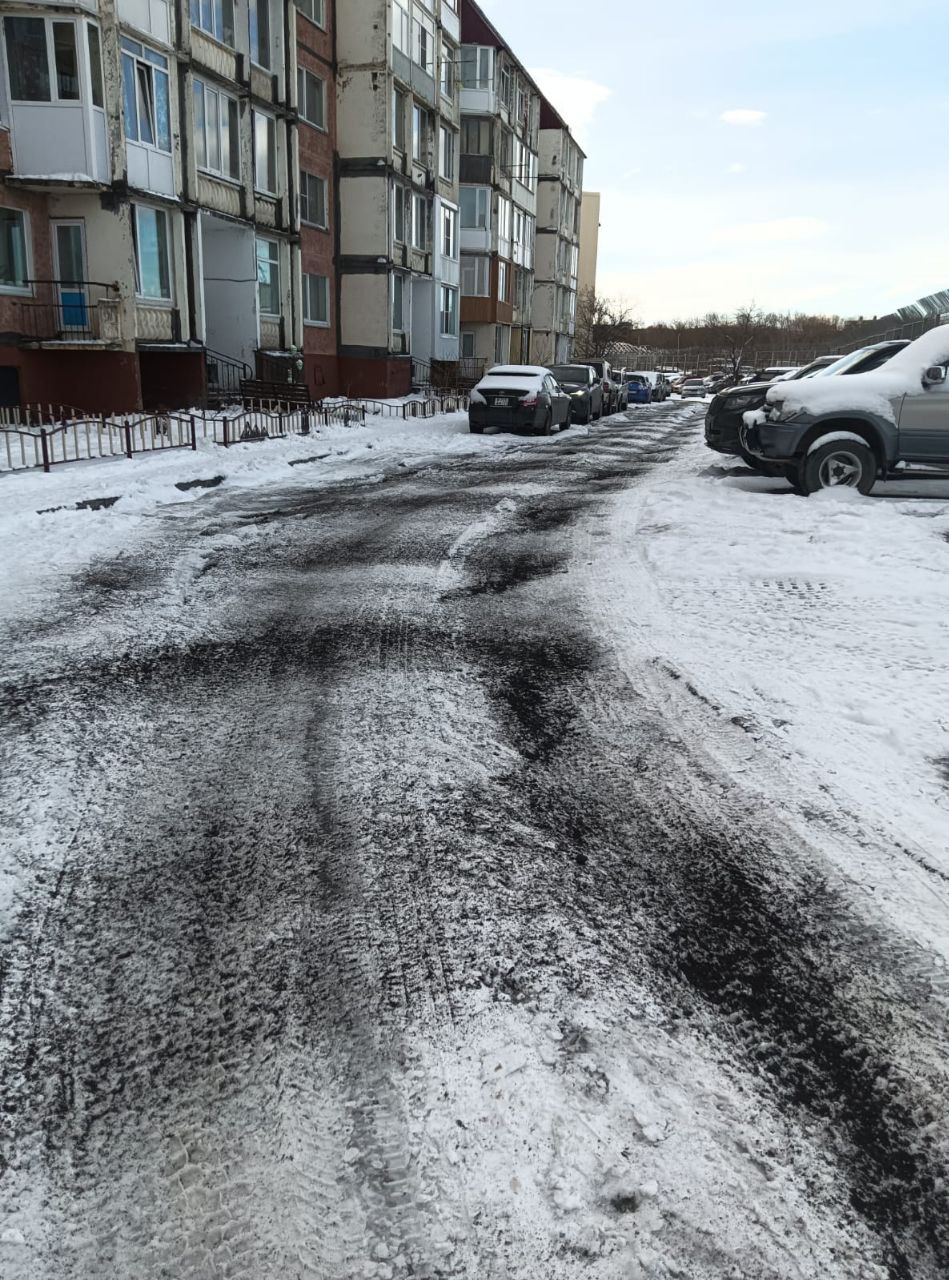 Город день за днём. 8 ноября 2025 года Коммунальные службы продолжают мероприятия по расчистке и обработке противогололедными материалами городских территорий Город день за днём. 8 ноября 2025 года Коммунальные службы продолжают мероприятия по расчистке и обработке противогололедными материалами городских территорий