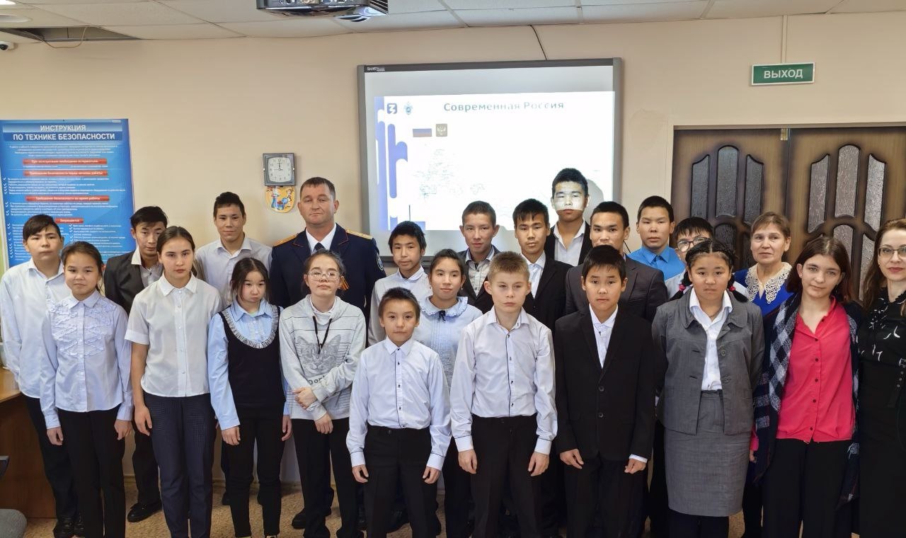 Офицеры территориальных подразделений СКР провели для камчатских школьников патриотические занятия Офицеры территориальных подразделений СКР провели для камчатских школьников патриотические занятия