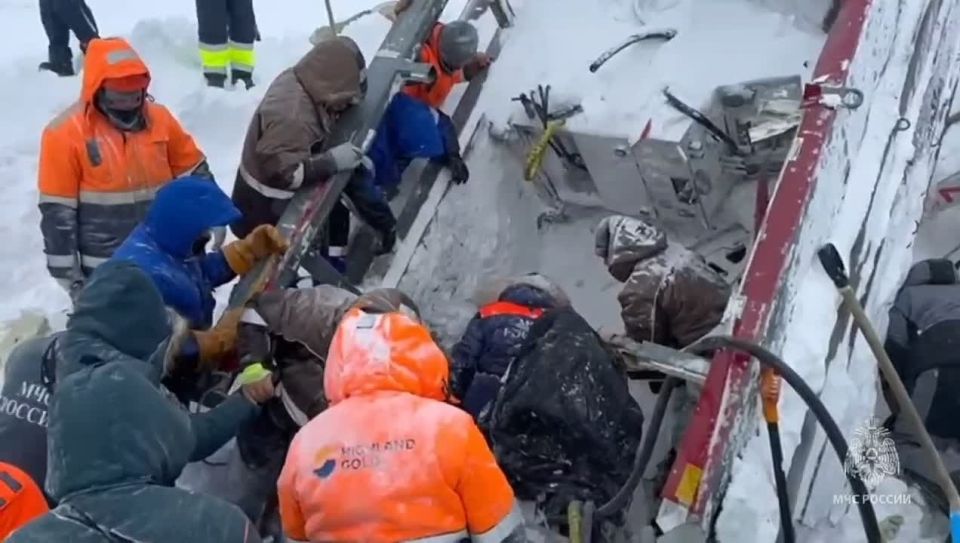 Геолог провёл всю ночь в снежном плену после схода лавины на Камчатке