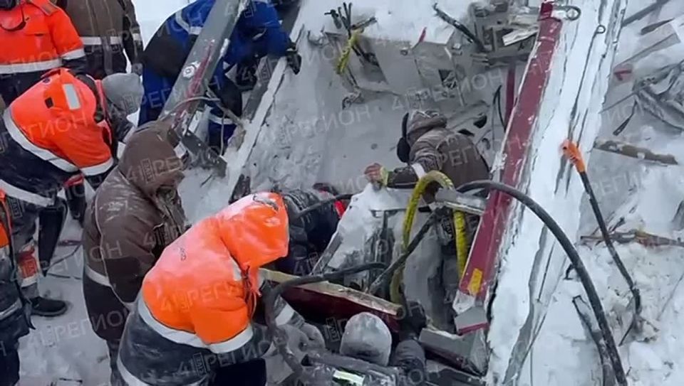 Кадры спасательной операции на территории Агинского месторождения