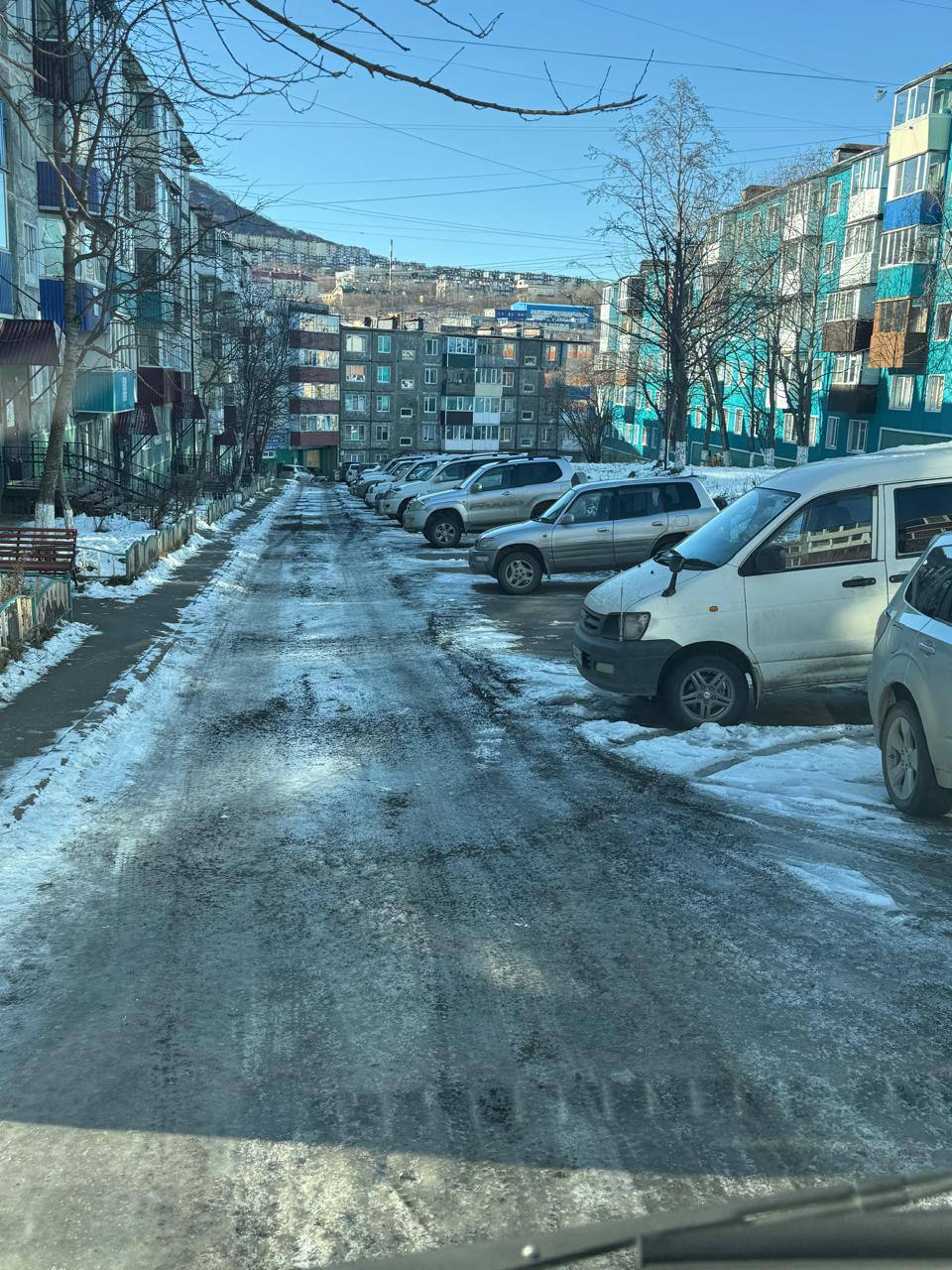 Город день за днем. 9 ноября 2025 года Техника работает на главных магистралях, внутриквартальных проездах, подъездах к объектам социальной сферы Город день за днем. 9 ноября 2025 года Техника работает на главных магистралях, внутриквартальных проездах, подъездах к объектам социальной сферы