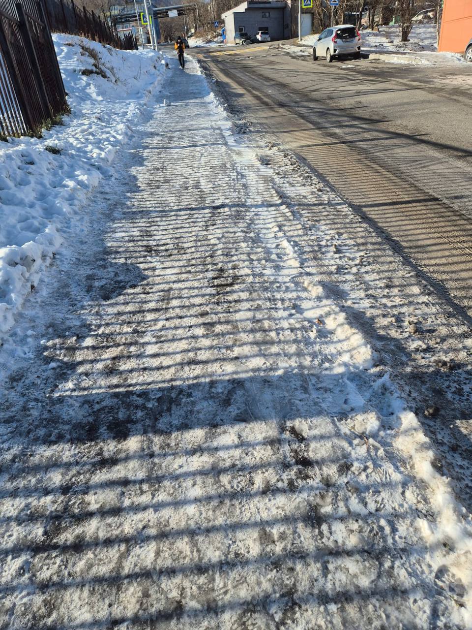 Город день за днем. 9 ноября 2025 года Техника работает на главных магистралях, внутриквартальных проездах, подъездах к объектам социальной сферы Город день за днем. 9 ноября 2025 года Техника работает на главных магистралях, внутриквартальных проездах, подъездах к объектам социальной сферы