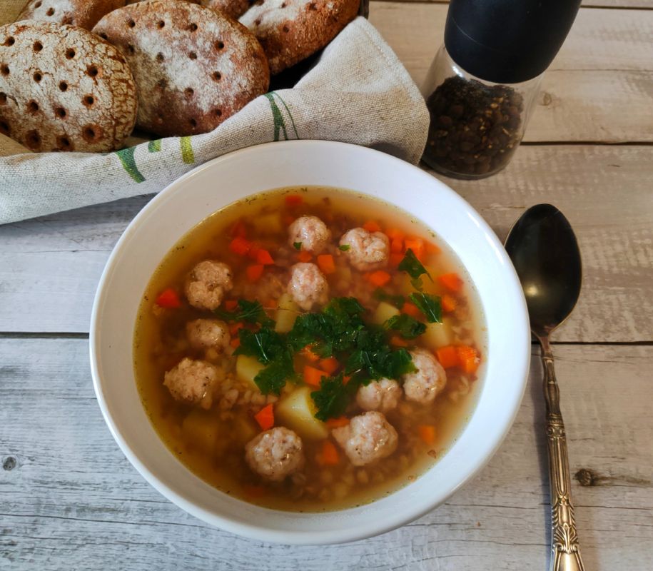 Вкус детства: готовим суп с гречкой, как у мамы