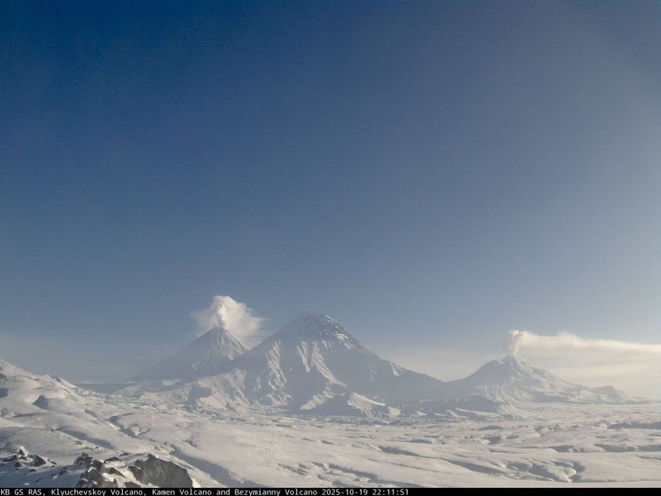 Отвлечемся от циклона.... Учёные считают, что вулкан Безымянный на Камчатке готовится к мощному извержению Вулкан Безымянный, активность которого повысилась, готовится к сильному извержению. Об этом сообщила Камчатская...