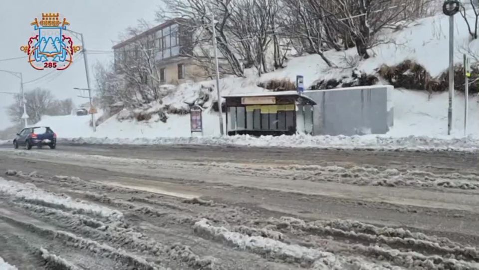 Глава города Евгений Беляев совместно с курирующим дорожную деятельность заместителем Анатолием Банниковым выехал на проблемные участки по ликвидации последствий циклона