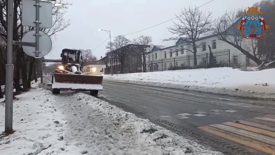 Грейдеры вышли на дороги, сообщили в Администрации краевой столицы