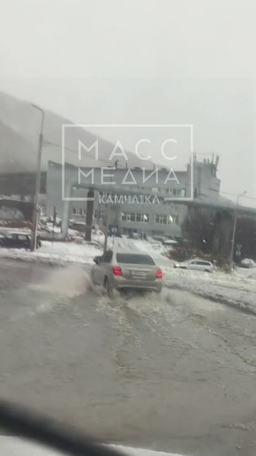 Дороги превращаются в моря