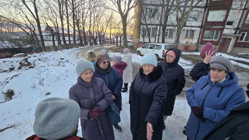 Депутаты краевого парламента объяснили жителям ситуацию с земляными работами на улице Ленинградская