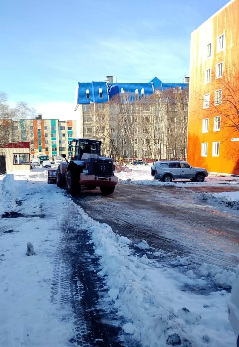 Город день за днем. 12 ноября 2025 года В Петропавловске-Камчатском дорожные службы продолжают ликвидацию последствий циклона Город день за днем. 12 ноября 2025 года В Петропавловске-Камчатском дорожные службы продолжают ликвидацию последствий циклона