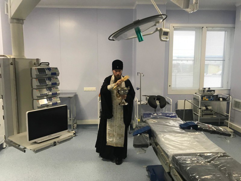 Глава камчатской епархии освятил операционный блок и палаты новой краевой больницы Глава камчатской епархии освятил операционный блок и палаты новой краевой больницы