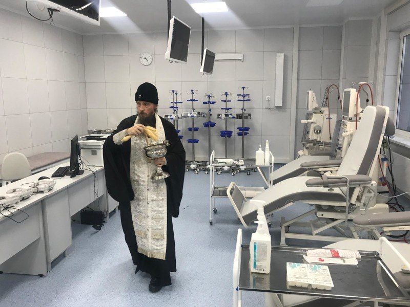 Глава камчатской епархии освятил операционный блок и палаты новой краевой больницы