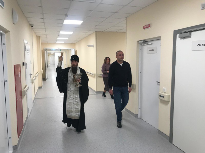 Глава камчатской епархии освятил операционный блок и палаты новой краевой больницы Глава камчатской епархии освятил операционный блок и палаты новой краевой больницы