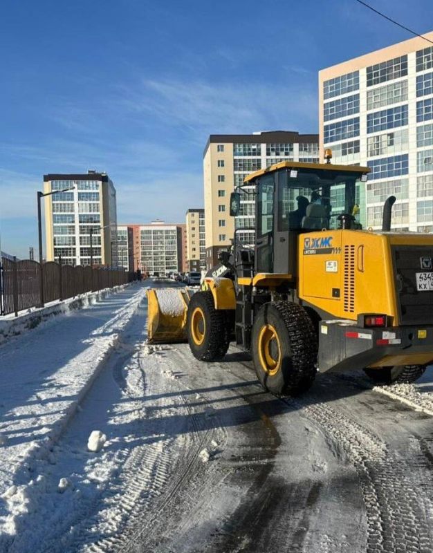 Город день за днем. 12 ноября 2025 года В Петропавловске-Камчатском дорожные службы продолжают ликвидацию последствий циклона