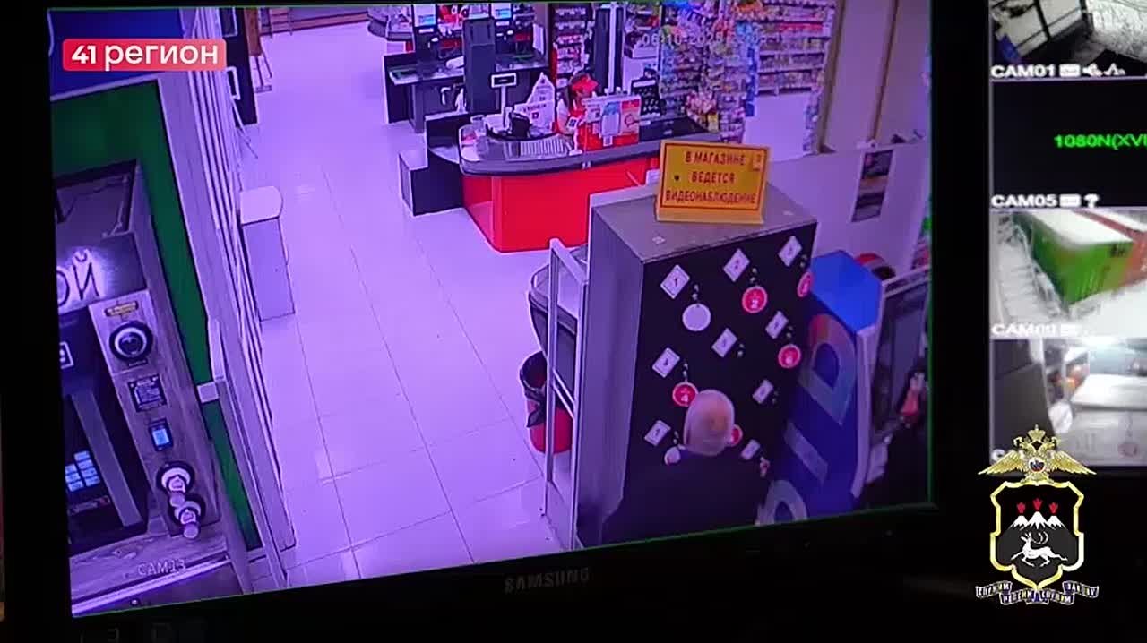 Охранника магазина, который спас пенсионера от дистанционных мошенников, наградили в Петропавловске