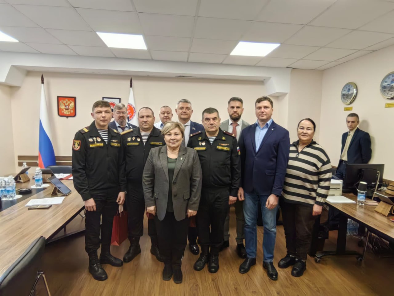 Ирина Унтилова вручила ценные подарки участникам СВО