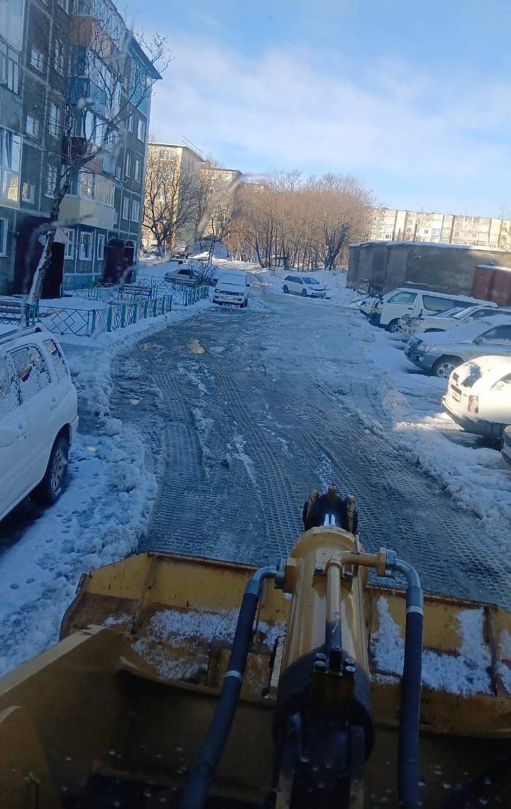 Город день за днем. 12 ноября 2025 года В Петропавловске-Камчатском дорожные службы продолжают ликвидацию последствий циклона Город день за днем. 12 ноября 2025 года В Петропавловске-Камчатском дорожные службы продолжают ликвидацию последствий циклона