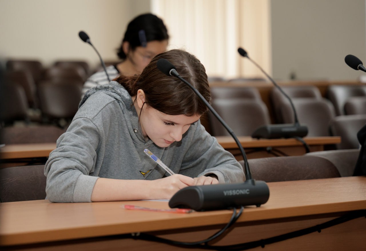 Восемнадцать старшеклассников Елизовского района приняли участие в региональном этапе Всероссийской олимпиады школьников по вопросам избирательного права и избирательного процесса «Софиум» Восемнадцать старшеклассников Елизовского района приняли участие в региональном этапе Всероссийской олимпиады школьников по вопросам избирательного права и избирательного процесса «Софиум»